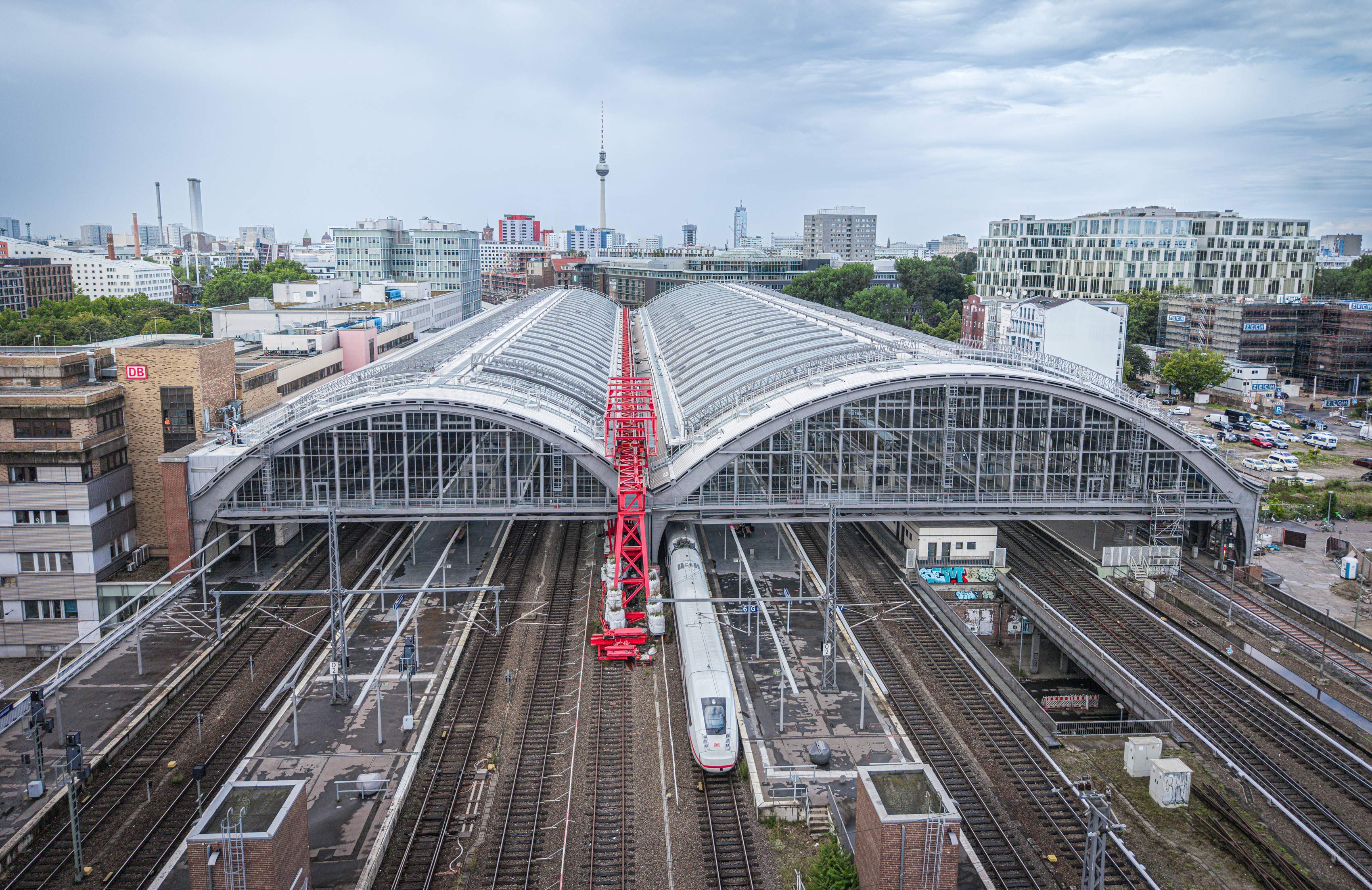 Architektekturfotografie von Ostbahnhof Berlin,  fotografiert von Aron Jungermann für SEH Engineering Hannover