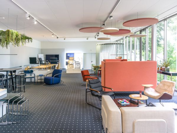 Architekturfotografie Thonet Showroom – Interior fotografiert von Aron Jungermann, Bad Münder, Hannover